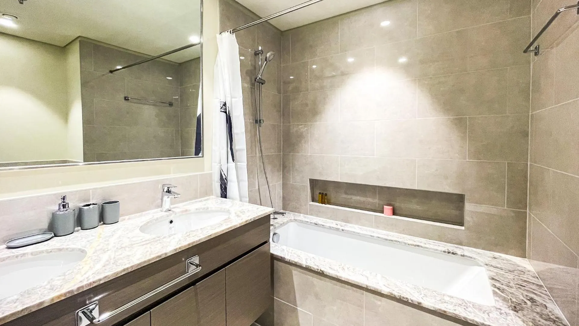 Cozy Apartment With City Views Next To Burj Khalifa 166Fo1-2 Dubai 0*,  United Arab Emirates